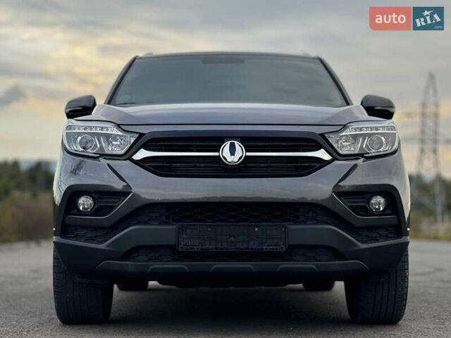 Серый Cанг Йонг Rexton Sports, объемом двигателя 2.16 л и пробегом 56 тыс. км за 21500 $, фото 3 на Automoto.ua