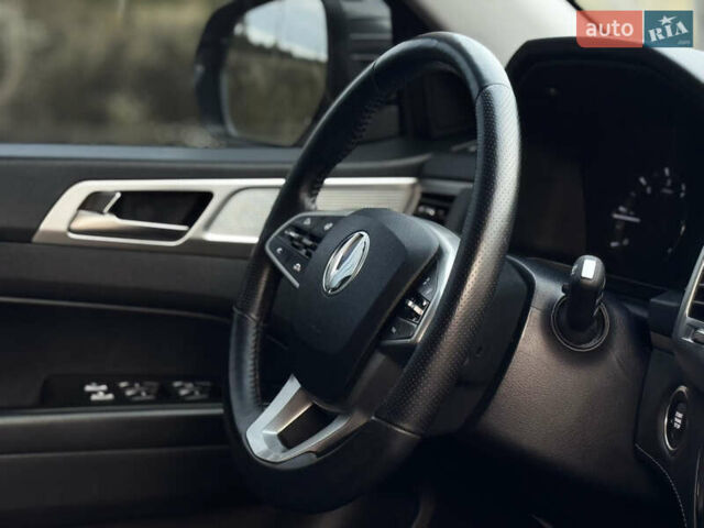 Серый Cанг Йонг Rexton Sports, объемом двигателя 2.16 л и пробегом 56 тыс. км за 21500 $, фото 62 на Automoto.ua