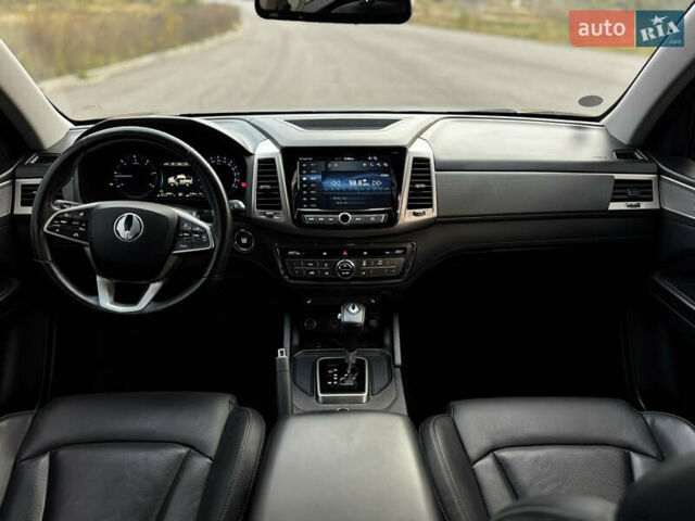 Серый Cанг Йонг Rexton Sports, объемом двигателя 2.16 л и пробегом 56 тыс. км за 21500 $, фото 65 на Automoto.ua