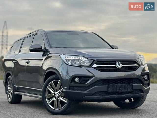Серый Cанг Йонг Rexton Sports, объемом двигателя 2.16 л и пробегом 56 тыс. км за 21500 $, фото 1 на Automoto.ua