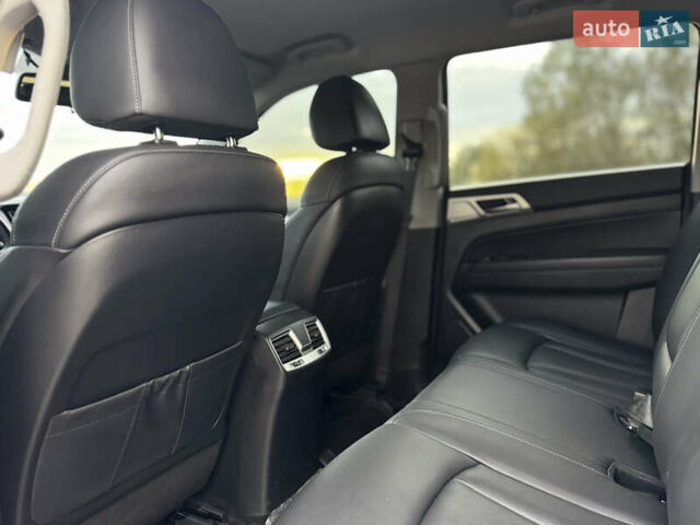 Серый Cанг Йонг Rexton Sports, объемом двигателя 2.16 л и пробегом 56 тыс. км за 21500 $, фото 68 на Automoto.ua
