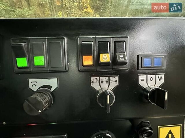 Ставострой VH-950 2000 у Хусте на Automoto.ua Жовтий Ставострой VH-950, об'ємом двигуна 0 л та пробігом 0 тис. км за 16300 $, фото 3 на Automoto.ua