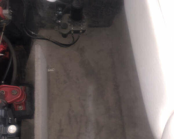 Красный Стингрей LX, объемом двигателя 3 л и пробегом 111 тыс. км за 25000 $, фото 14 на Automoto.ua