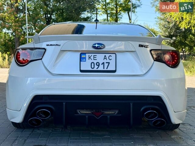 Белый Субару БРЗ, объемом двигателя 2 л и пробегом 170 тыс. км за 11300 $, фото 15 на Automoto.ua