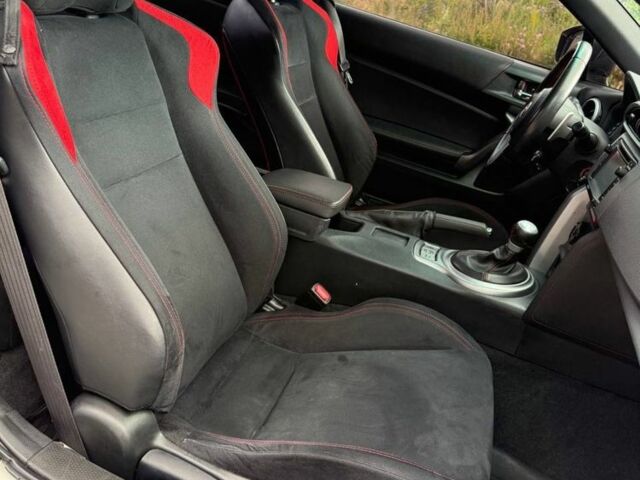 Белый Субару БРЗ, объемом двигателя 2 л и пробегом 112 тыс. км за 13500 $, фото 8 на Automoto.ua