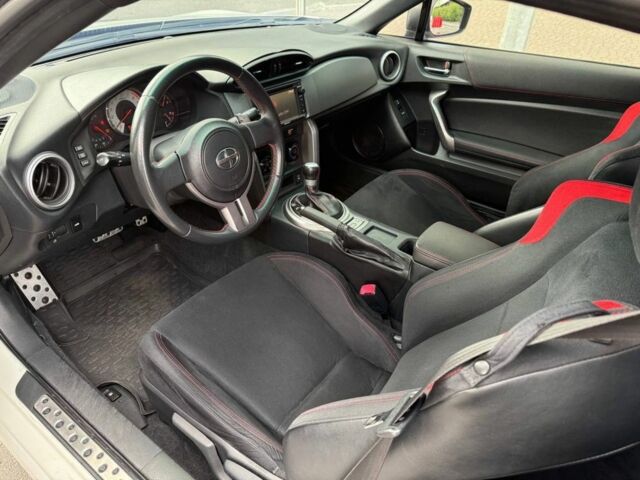 Белый Субару БРЗ, объемом двигателя 2 л и пробегом 112 тыс. км за 13500 $, фото 5 на Automoto.ua