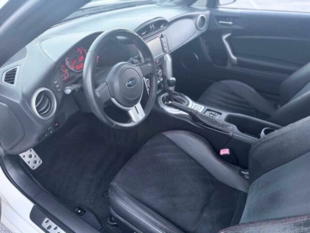 Белый Субару БРЗ, объемом двигателя 2 л и пробегом 79 тыс. км за 4000 $, фото 9 на Automoto.ua