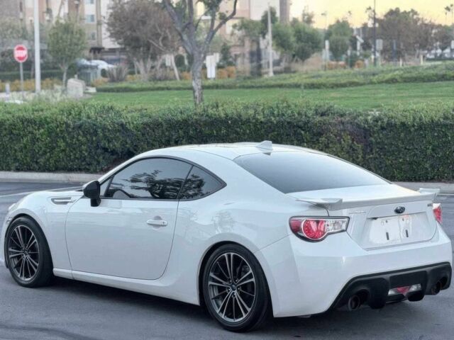 Белый Субару БРЗ, объемом двигателя 2 л и пробегом 79 тыс. км за 4000 $, фото 3 на Automoto.ua