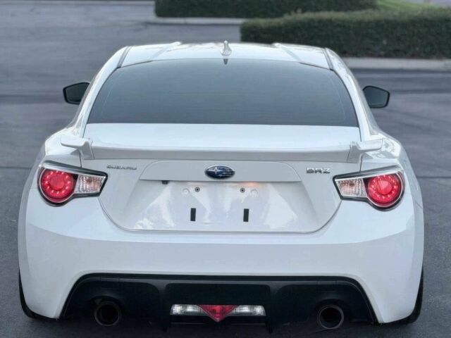 Белый Субару БРЗ, объемом двигателя 2 л и пробегом 79 тыс. км за 4000 $, фото 4 на Automoto.ua
