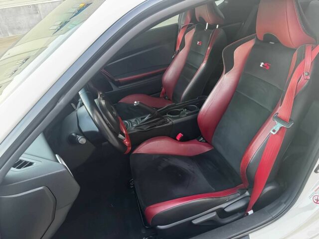 Белый Субару БРЗ, объемом двигателя 2 л и пробегом 36 тыс. км за 8000 $, фото 10 на Automoto.ua