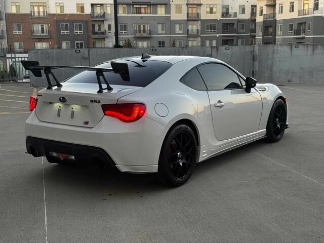 Белый Субару БРЗ, объемом двигателя 2 л и пробегом 36 тыс. км за 8000 $, фото 6 на Automoto.ua