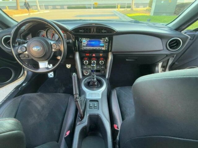 Білий Субару БРЗ, об'ємом двигуна 2 л та пробігом 43 тис. км за 3900 $, фото 8 на Automoto.ua