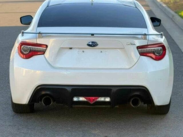 Білий Субару БРЗ, об'ємом двигуна 2 л та пробігом 43 тис. км за 3900 $, фото 3 на Automoto.ua