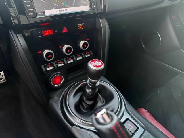 Белый Субару БРЗ, объемом двигателя 2 л и пробегом 36 тыс. км за 8000 $, фото 12 на Automoto.ua