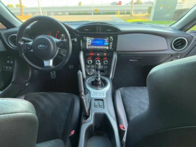 Білий Субару БРЗ, об'ємом двигуна 2 л та пробігом 43 тис. км за 3900 $, фото 7 на Automoto.ua