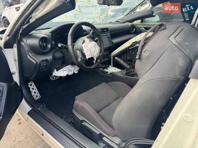 Белый Субару БРЗ, объемом двигателя 2.4 л и пробегом 45 тыс. км за 9300 $, фото 9 на Automoto.ua