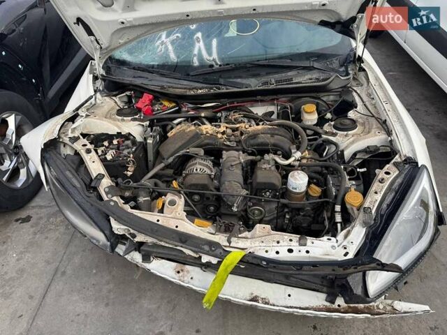 Белый Субару БРЗ, объемом двигателя 2.4 л и пробегом 45 тыс. км за 9300 $, фото 4 на Automoto.ua