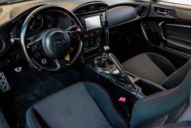 Красный Субару БРЗ, объемом двигателя 2 л и пробегом 116 тыс. км за 4000 $, фото 10 на Automoto.ua