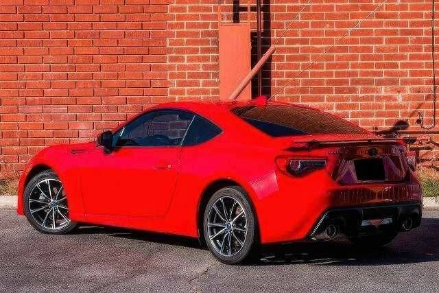 Красный Субару БРЗ, объемом двигателя 2 л и пробегом 116 тыс. км за 4000 $, фото 5 на Automoto.ua