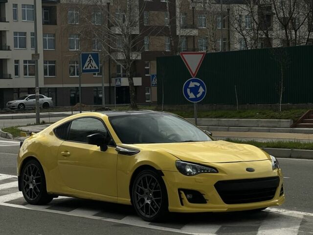Желтый Субару БРЗ, объемом двигателя 2 л и пробегом 58 тыс. км за 12500 $, фото 4 на Automoto.ua