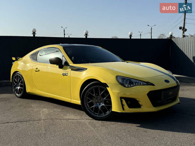 Желтый Субару БРЗ, объемом двигателя 2 л и пробегом 61 тыс. км за 11000 $, фото 2 на Automoto.ua
