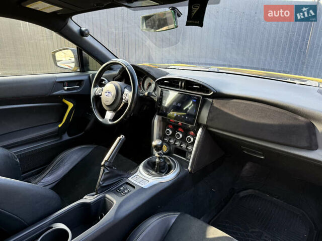 Желтый Субару БРЗ, объемом двигателя 2 л и пробегом 61 тыс. км за 11000 $, фото 11 на Automoto.ua