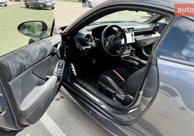 Серый Субару БРЗ, объемом двигателя 2.4 л и пробегом 24 тыс. км за 20500 $, фото 7 на Automoto.ua