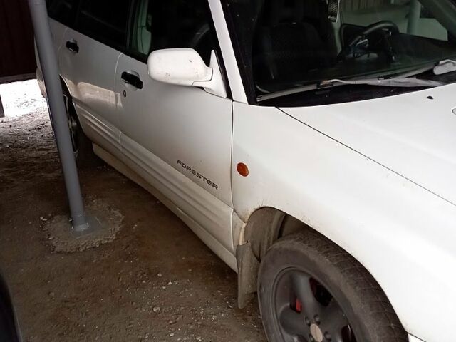 Білий Субару Forester, об'ємом двигуна 2 л та пробігом 404 тис. км за 4000 $, фото 3 на Automoto.ua