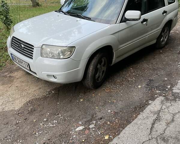 Белый Субару Форестер, объемом двигателя 2 л и пробегом 238 тыс. км за 6500 $, фото 2 на Automoto.ua