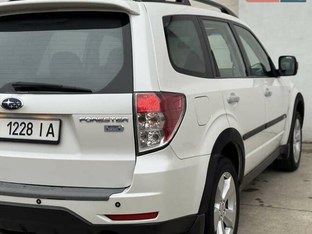 Белый Субару Форестер, объемом двигателя 2 л и пробегом 232 тыс. км за 7200 $, фото 22 на Automoto.ua