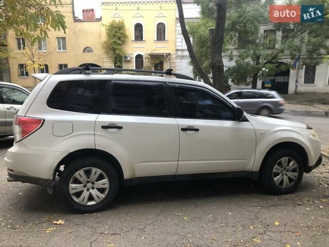 Белый Субару Форестер, объемом двигателя 2 л и пробегом 332 тыс. км за 8500 $, фото 4 на Automoto.ua