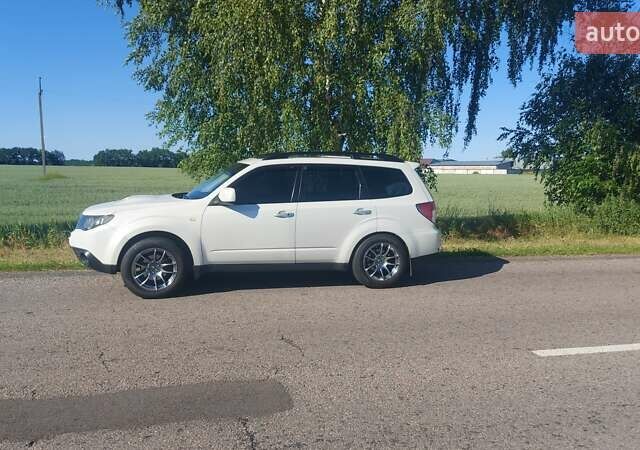 Білий Субару Forester, об'ємом двигуна 2.46 л та пробігом 231 тис. км за 10578 $, фото 3 на Automoto.ua