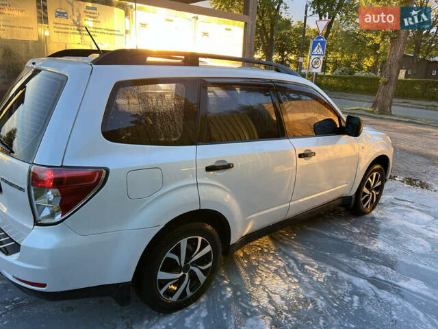 Белый Субару Форестер, объемом двигателя 1.99 л и пробегом 250 тыс. км за 7200 $, фото 1 на Automoto.ua