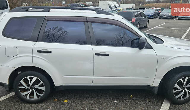 Білий Субару Forester, об'ємом двигуна 1.99 л та пробігом 261 тис. км за 6999 $, фото 9 на Automoto.ua
