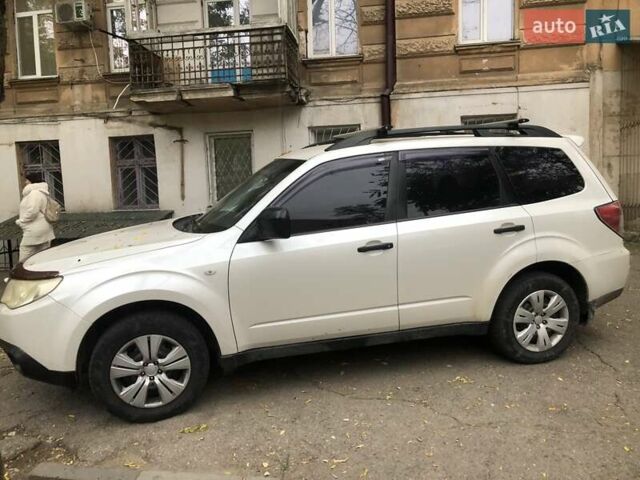 Белый Субару Форестер, объемом двигателя 2 л и пробегом 332 тыс. км за 8500 $, фото 3 на Automoto.ua