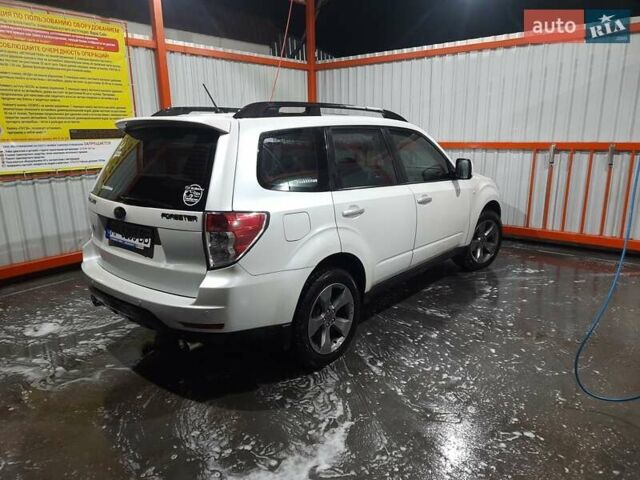 Білий Субару Forester, об'ємом двигуна 2.5 л та пробігом 260 тис. км за 9800 $, фото 1 на Automoto.ua