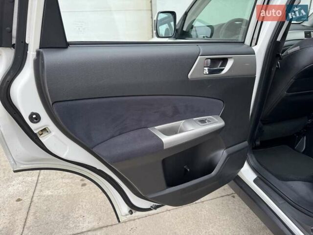 Белый Субару Форестер, объемом двигателя 2 л и пробегом 232 тыс. км за 7200 $, фото 45 на Automoto.ua