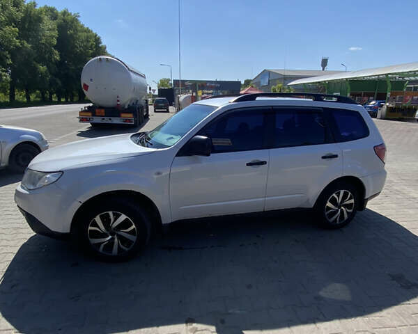 Білий Субару Forester, об'ємом двигуна 1.99 л та пробігом 250 тис. км за 7200 $, фото 1 на Automoto.ua