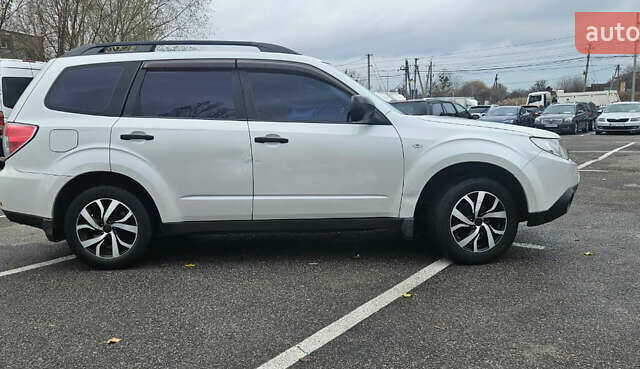 Білий Субару Forester, об'ємом двигуна 1.99 л та пробігом 261 тис. км за 6999 $, фото 5 на Automoto.ua