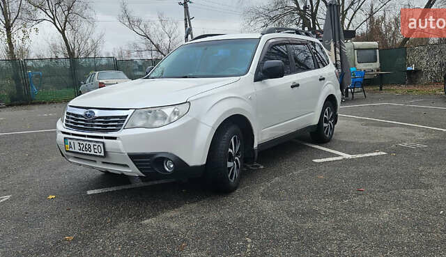 Білий Субару Forester, об'ємом двигуна 1.99 л та пробігом 261 тис. км за 6999 $, фото 1 на Automoto.ua