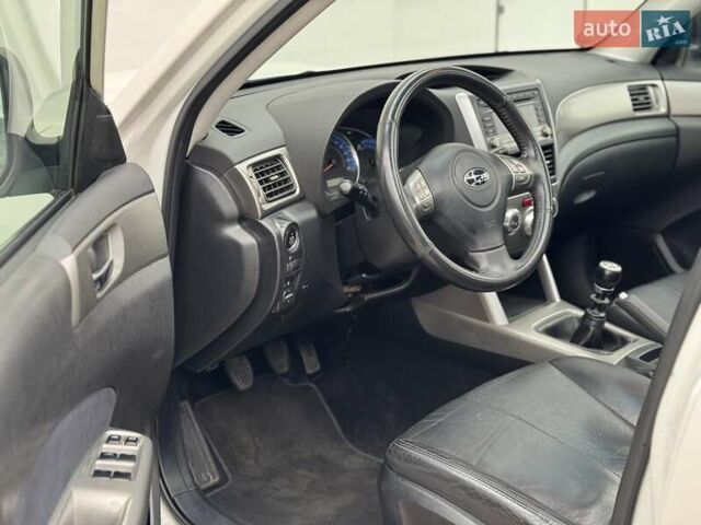 Белый Субару Форестер, объемом двигателя 2 л и пробегом 232 тыс. км за 7200 $, фото 36 на Automoto.ua