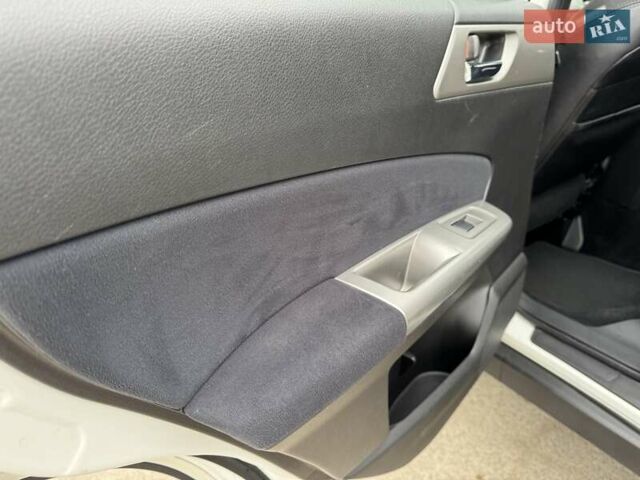 Белый Субару Форестер, объемом двигателя 2 л и пробегом 232 тыс. км за 7200 $, фото 46 на Automoto.ua