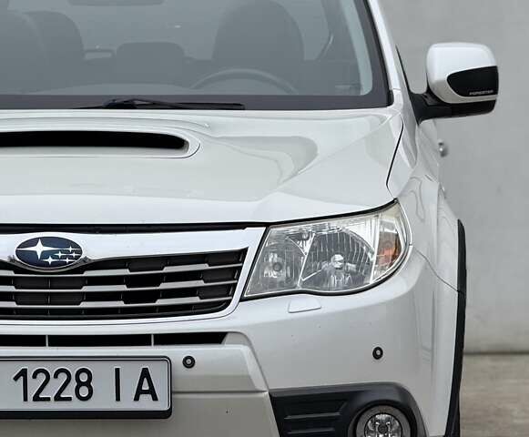 Белый Субару Форестер, объемом двигателя 2 л и пробегом 232 тыс. км за 7200 $, фото 17 на Automoto.ua