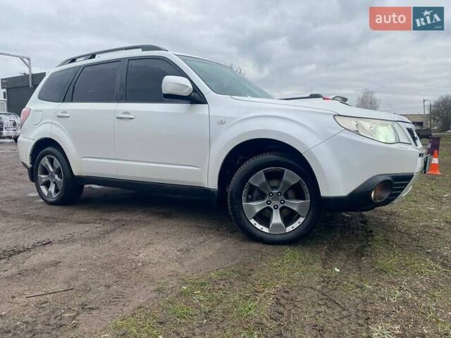 Белый Субару Форестер, объемом двигателя 2.5 л и пробегом 265 тыс. км за 8900 $, фото 2 на Automoto.ua