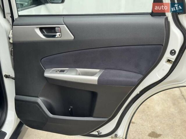 Белый Субару Форестер, объемом двигателя 2 л и пробегом 232 тыс. км за 7200 $, фото 40 на Automoto.ua