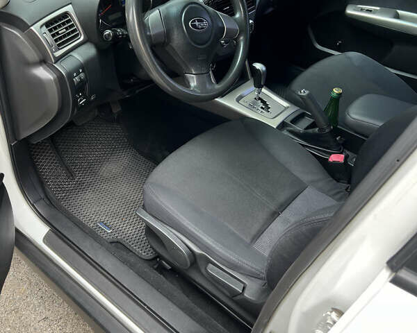 Белый Субару Форестер, объемом двигателя 1.99 л и пробегом 250 тыс. км за 7200 $, фото 2 на Automoto.ua