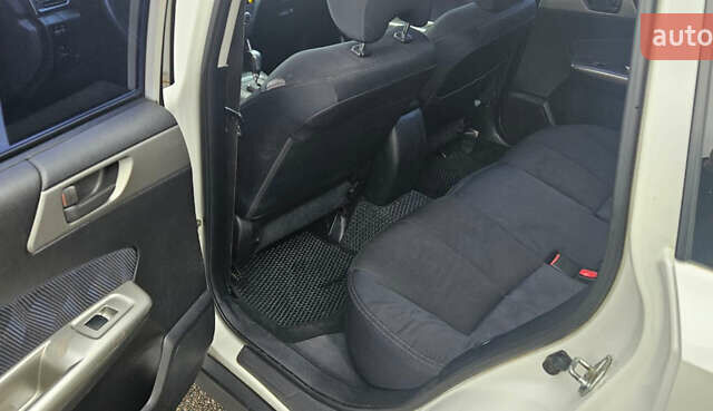 Білий Субару Forester, об'ємом двигуна 1.99 л та пробігом 261 тис. км за 6999 $, фото 18 на Automoto.ua