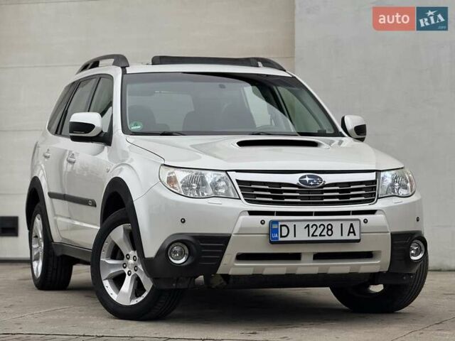 Белый Субару Форестер, объемом двигателя 2 л и пробегом 232 тыс. км за 7200 $, фото 1 на Automoto.ua