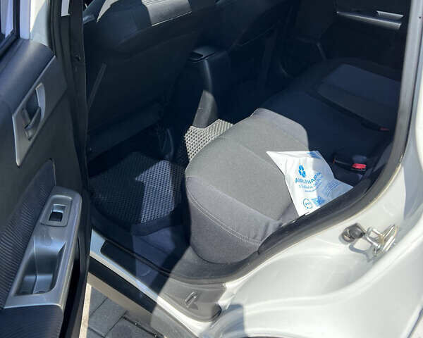 Белый Субару Форестер, объемом двигателя 1.99 л и пробегом 250 тыс. км за 7200 $, фото 3 на Automoto.ua