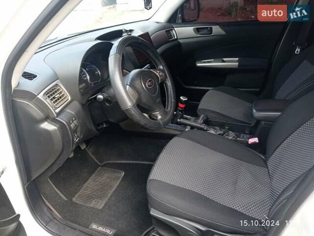 Білий Субару Forester, об'ємом двигуна 2 л та пробігом 310 тис. км за 6500 $, фото 8 на Automoto.ua